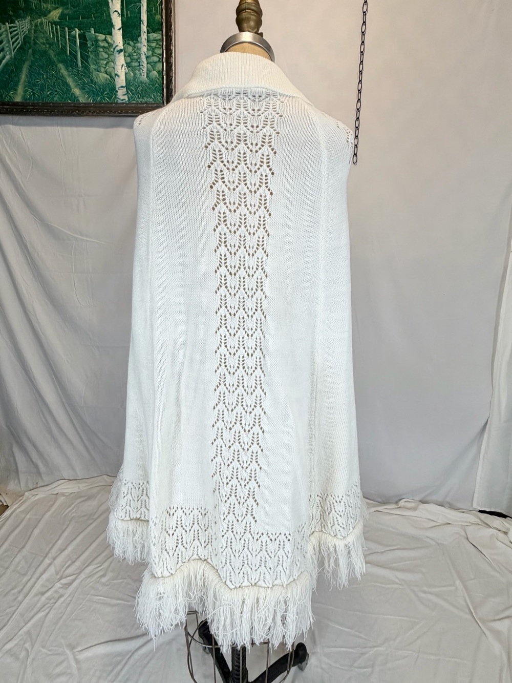 VINTAGE 70s sweater cape poncho shawl fringe arm holes pointed collar white knit - Picture 6 of 8